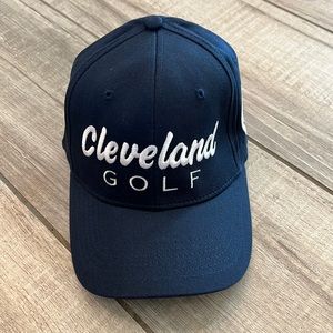 Cleveland Golf fitted golf hat.